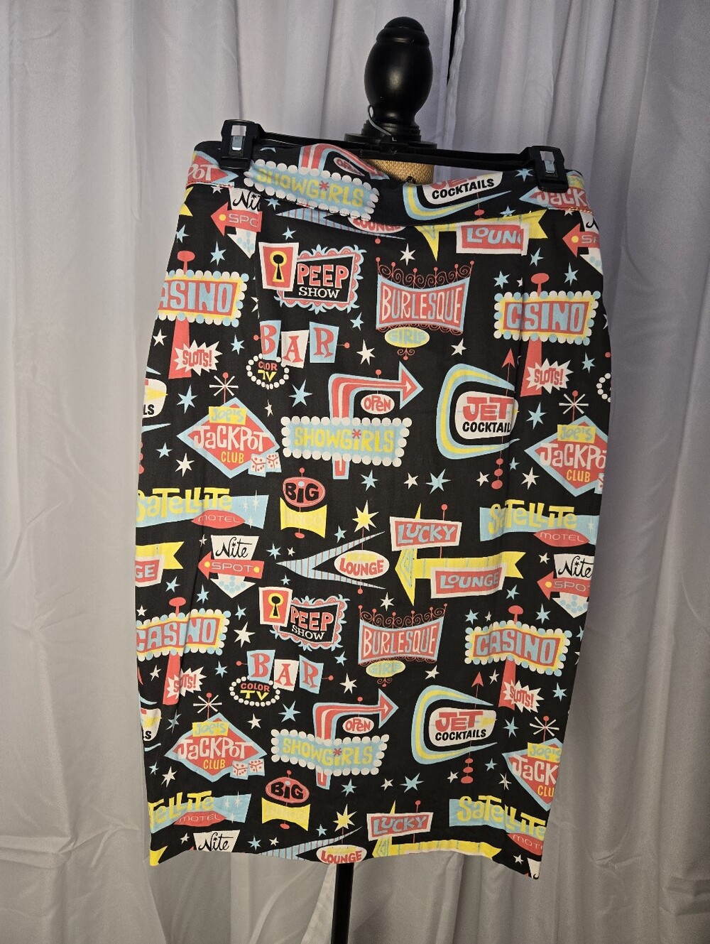 Laura Byrnes Women’s Black Graphic Vintage Sign Pencil Skirt